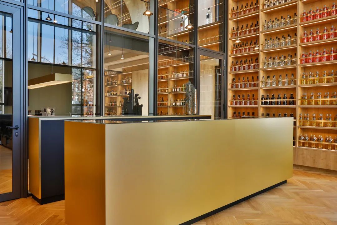 视觉与味蕾的共舞 | 复古金属风点亮都市品「味」空间